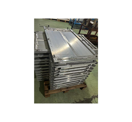 Extrusion type cooling plate