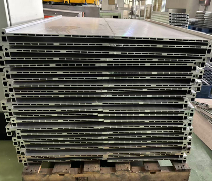 Extrusion type cooling plate