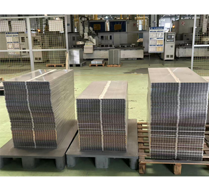 Extrusion type cooling plate