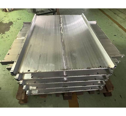 Extrusion type cooling plate