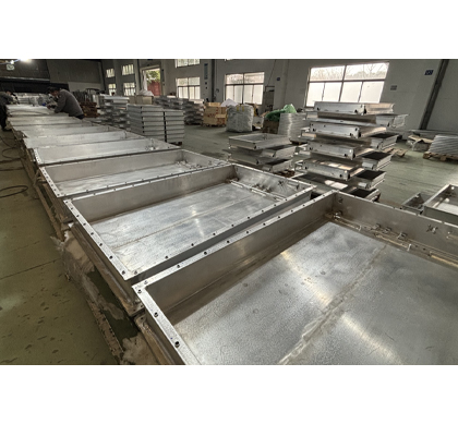 Extrusion type cooling plate