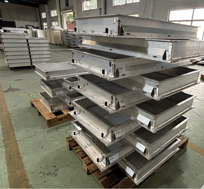 Battery pack cooling box