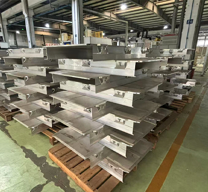 Battery pack cooling box